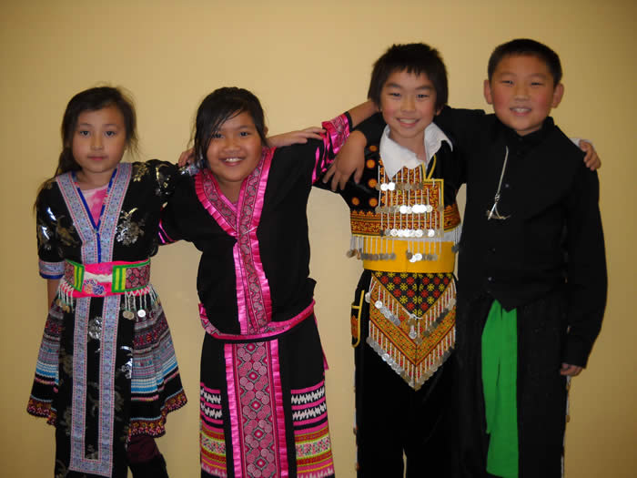 Students dressed in Hmong clothes